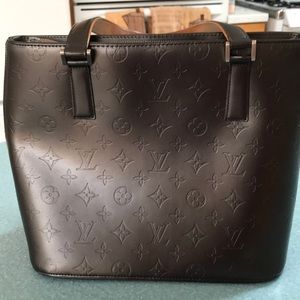 True Louis Vuitton Handbag like new.